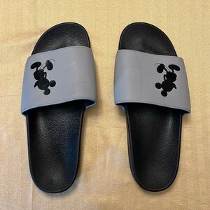 Mickey Mouse men’s size 11 slide sandals